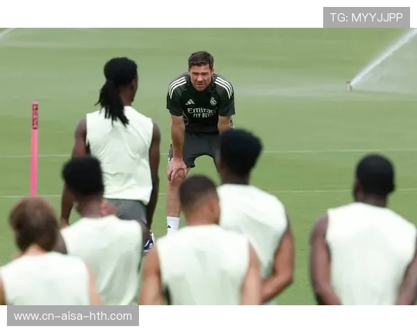 皇马更衣室暗潮涌动!阿隆索执教权威遭遇前所未有压力 皇马更衣室暗潮涌动!阿隆索执教权威遭遇前所未有压力