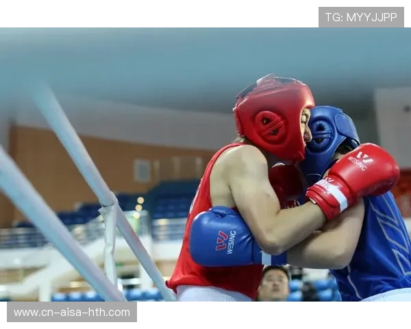 拳击赛出现两个回合连续爆击暴风雪